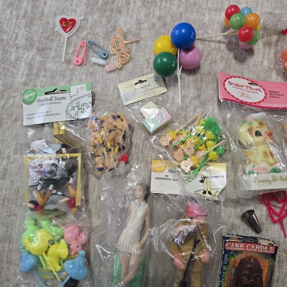 Lot of  Vintage Cake Decoration Toppers Cupcake Plastic Variety All Occasions - Picture 3 of 5